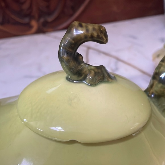 Vintage Hull art pottery teapot , cream and sugar bowl . - Picture 9 of 15